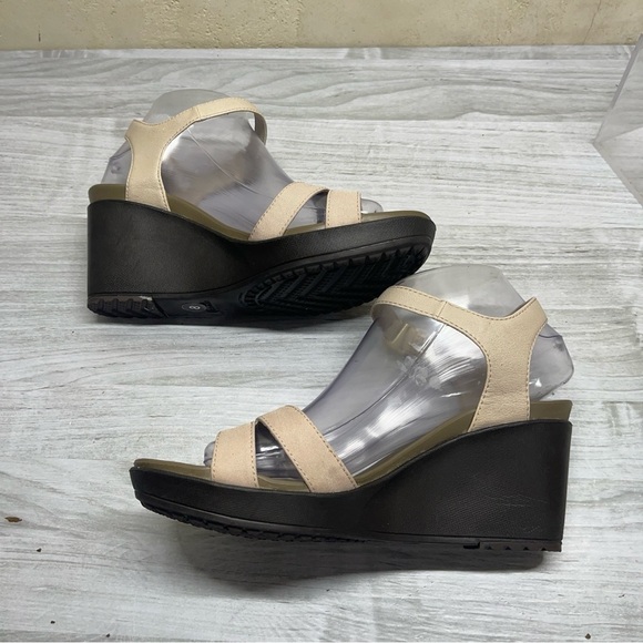 CROCS Leigh Beige Canvas Leather Ankle Strap Wedge Comfort Sandals Womens size 8 - Picture 4 of 14
